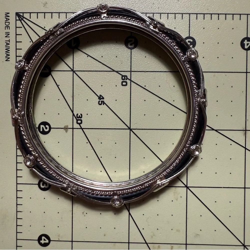 Bangle bracelet silver black w crystals vintage costume jewelry - Picture 10 of 10